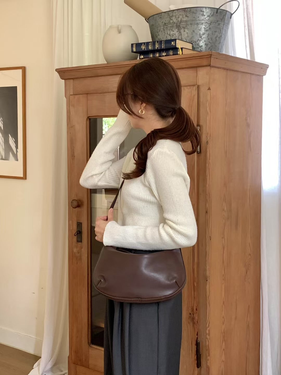 Leather Moon Bag 月型皮袋