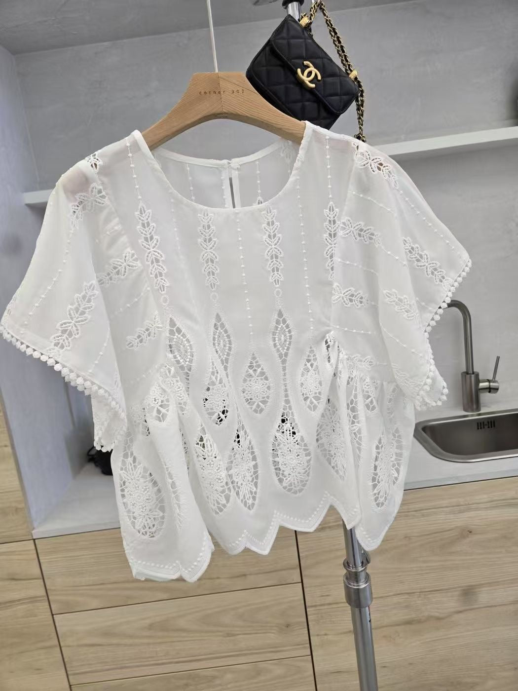 #302B Classic Eyelet Top 經典通花上衣