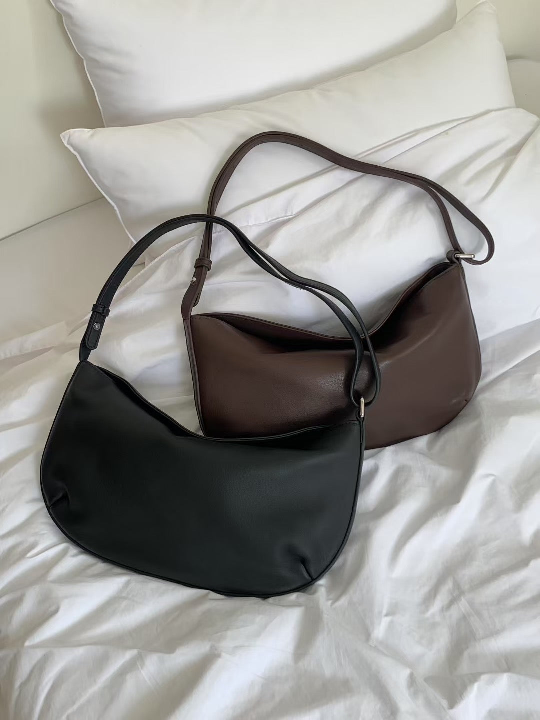 Leather Moon Bag 月型皮袋
