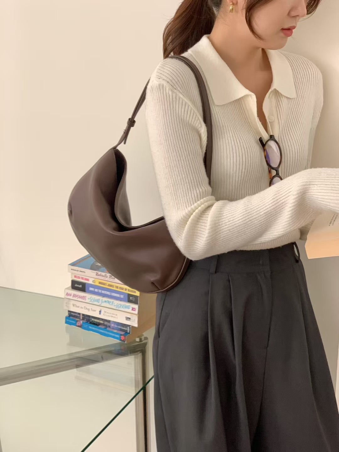 Leather Moon Bag 月型皮袋