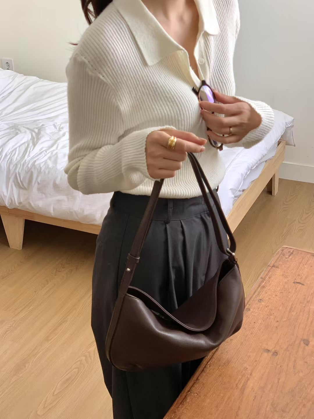 Leather Moon Bag 月型皮袋