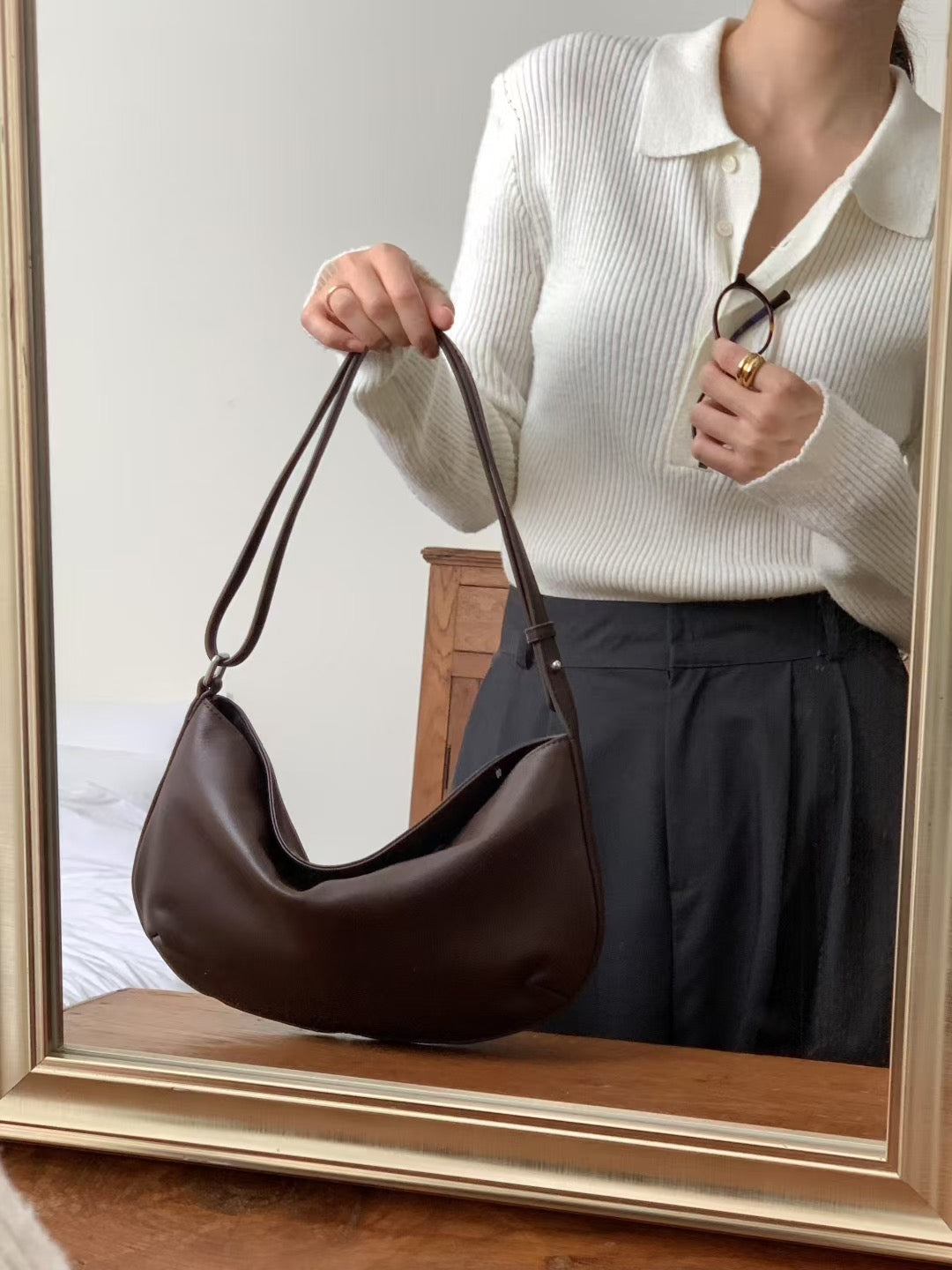Leather Moon Bag 月型皮袋