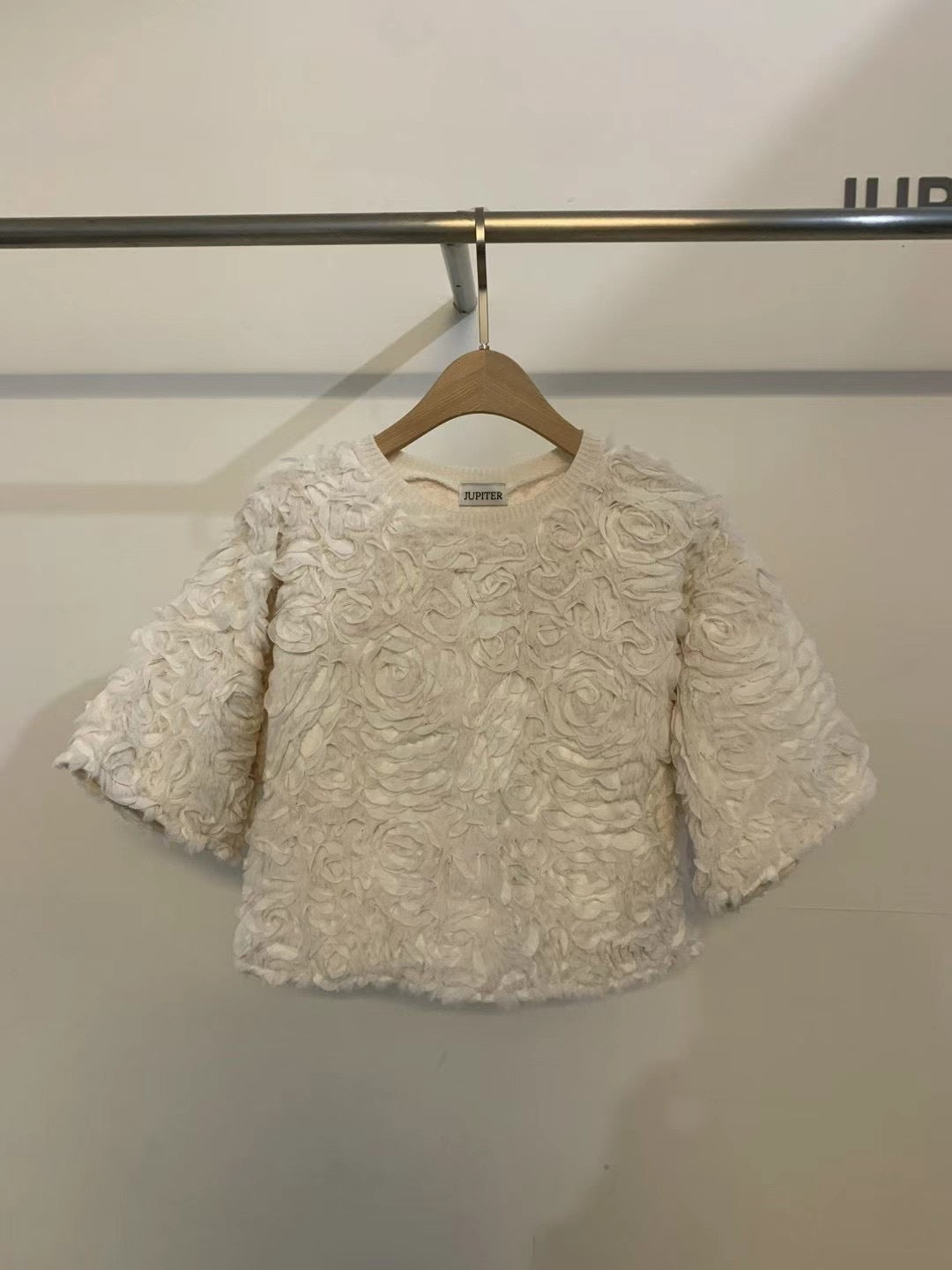 3D Print Flowers Top 立體花圖案短袖毛毛上衣 – Pindot Fashion