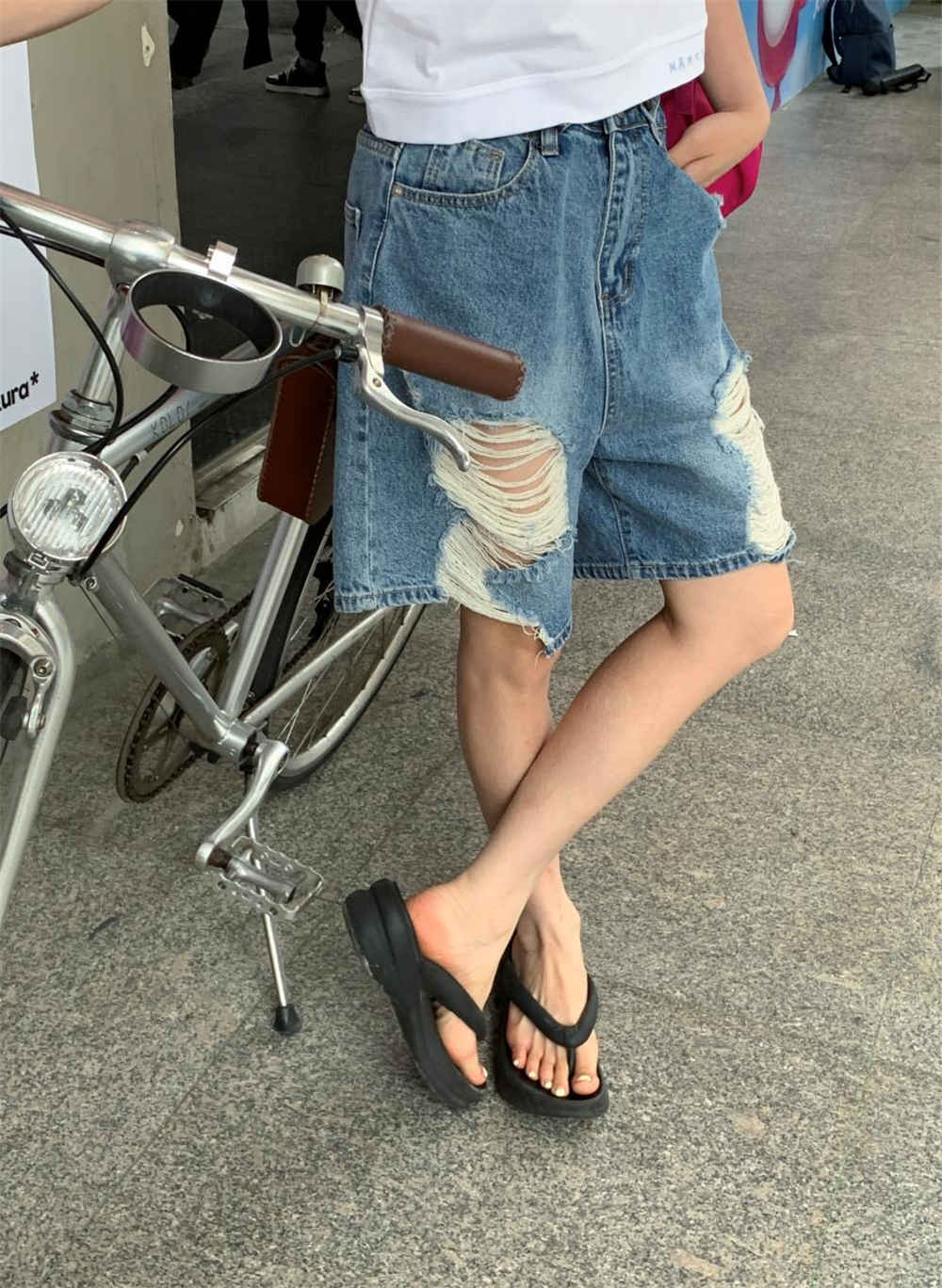 Trendy Short Jeans 時尚爛牛仔短褲