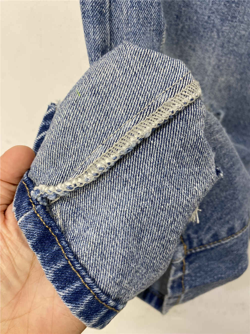 Trendy Short Jeans 時尚爛牛仔短褲