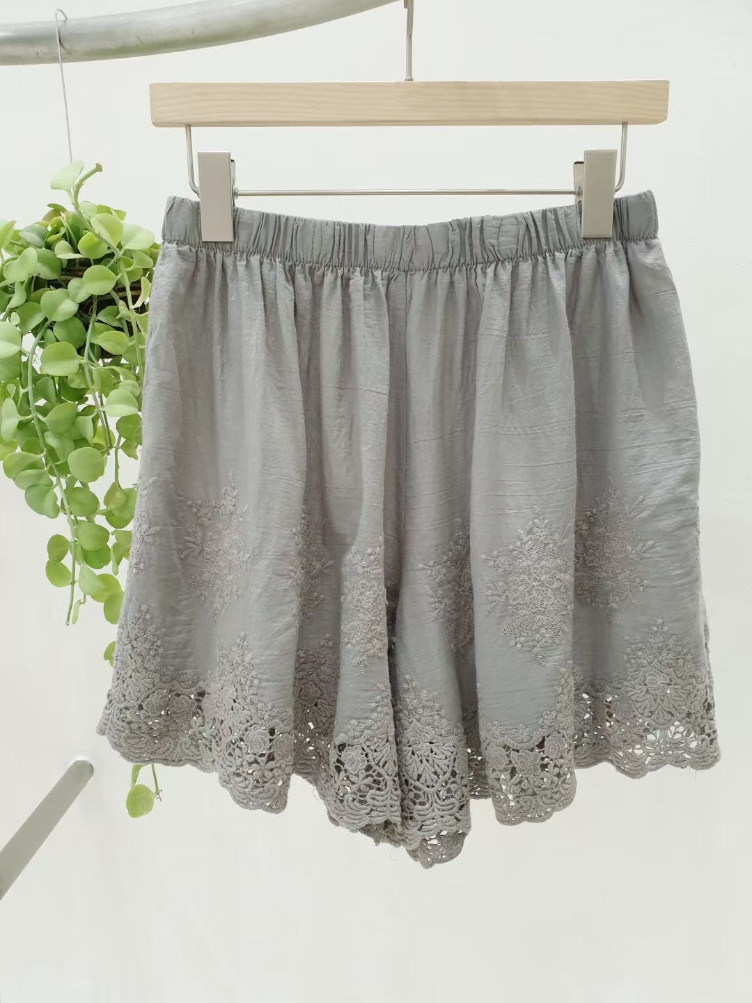 Eyelet pants 通花短褲