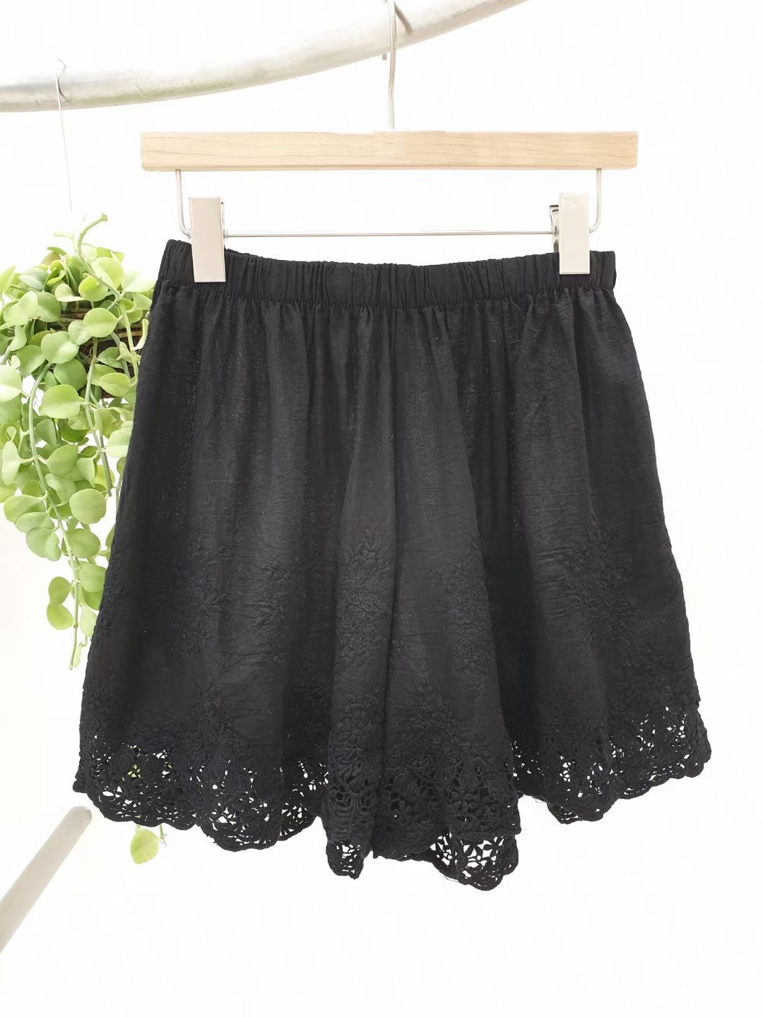 Eyelet pants 通花短褲